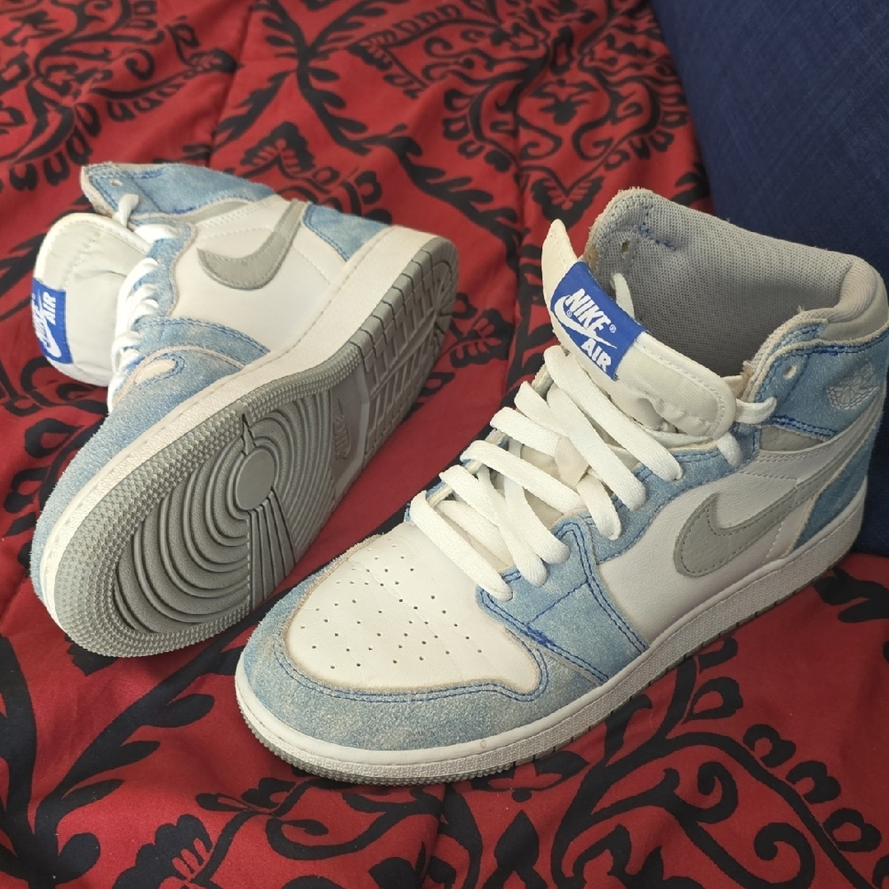 Nike Air Jordan 1 Retro High Hyper Royal (Size 7Y) - Picture 2 of 8